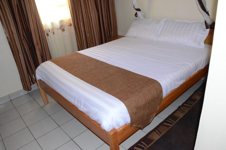 Room 9 of 38
