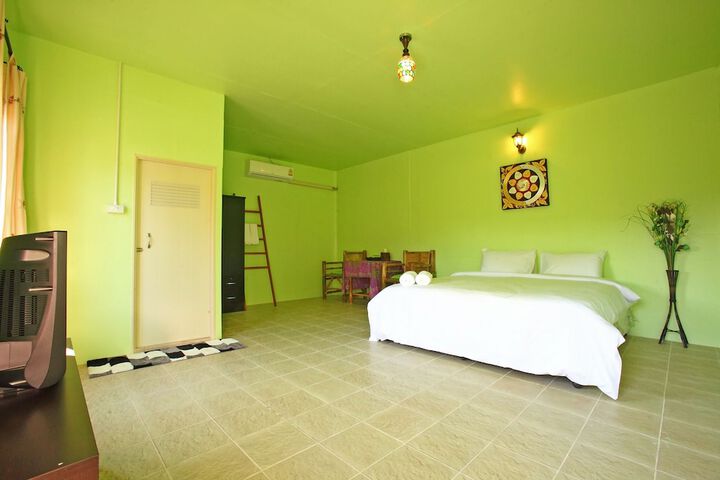 Room 12 of 76