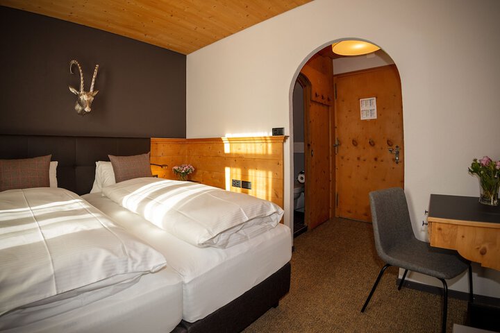Room 8 of 37