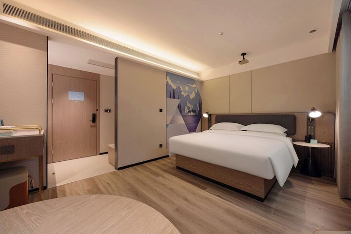 Room 28 of 127