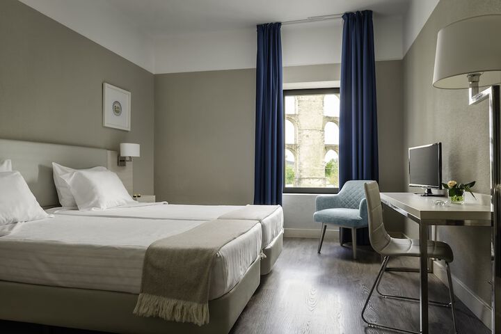 Room 21 of 77