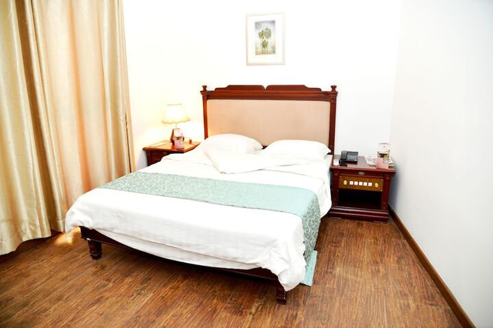 Room 5 of 32