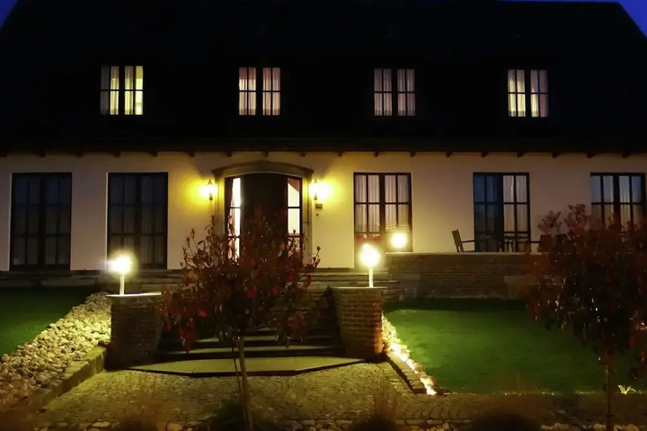 Charming Holiday Home With Jacuzzi in Bree