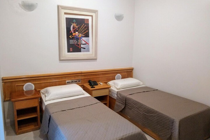 Room 25 of 43