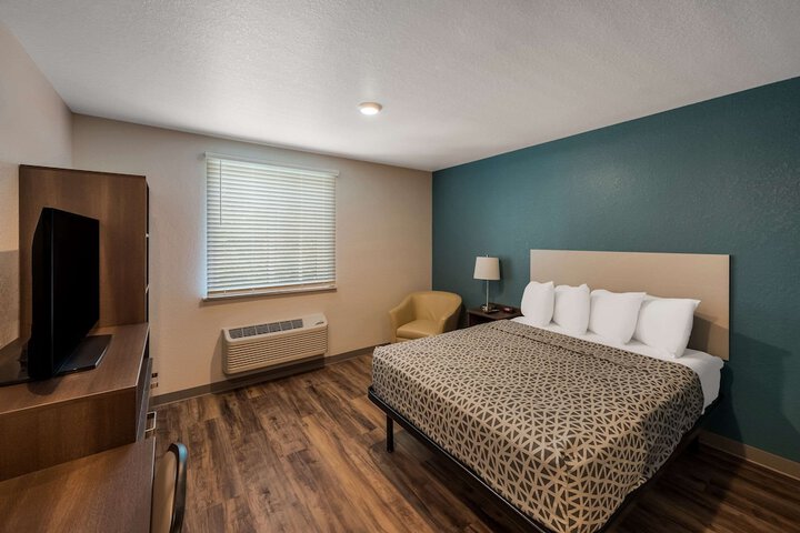 Suite Queen Bed (9 of 11)