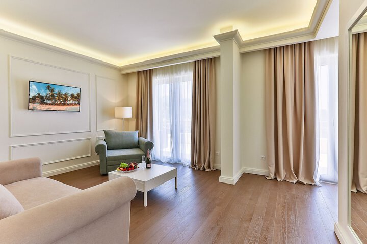 Room 9 of 20