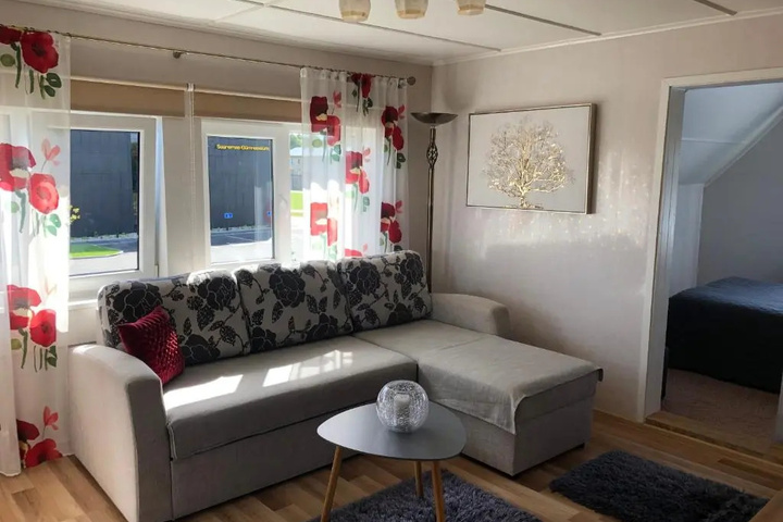 Room 2 of 12