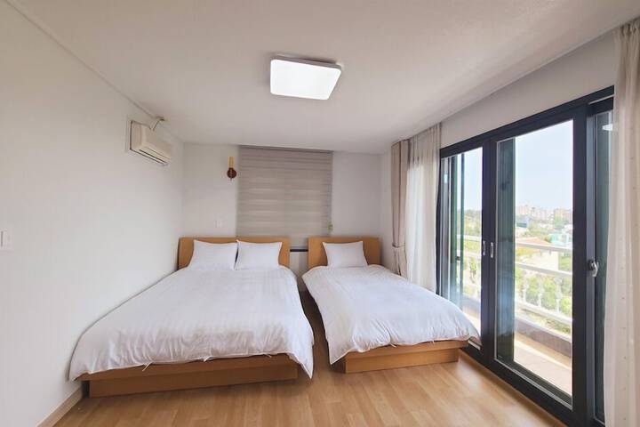 Room 16 of 41