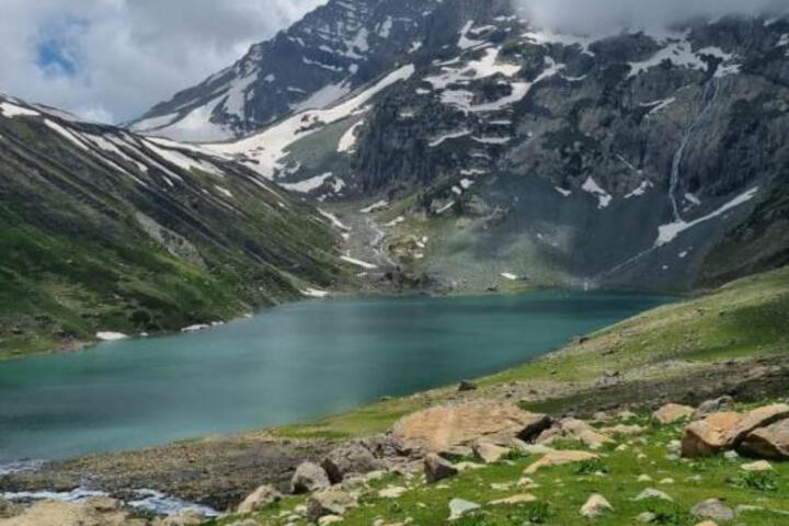 Srinagar hotels and houseboats