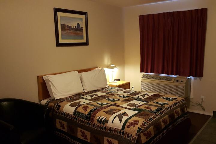 Room 14 of 65