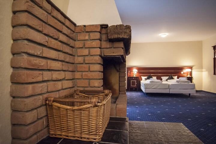 Room 12 of 48