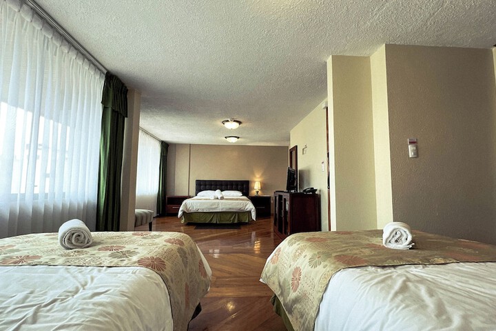 Room 3 of 28