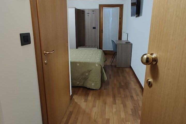 Room 5 of 51