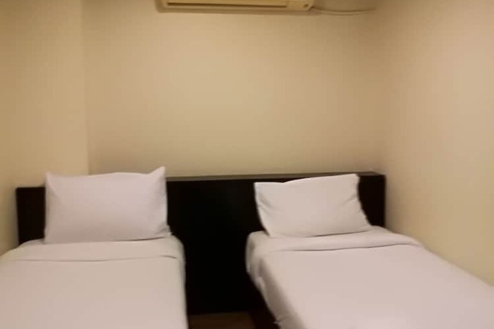 Room 21 of 186