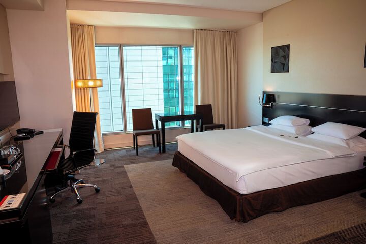 Room 28 of 94