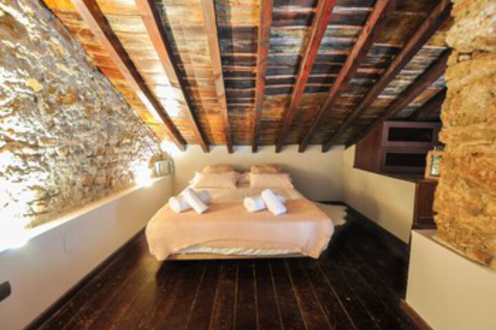 Room 28 of 34