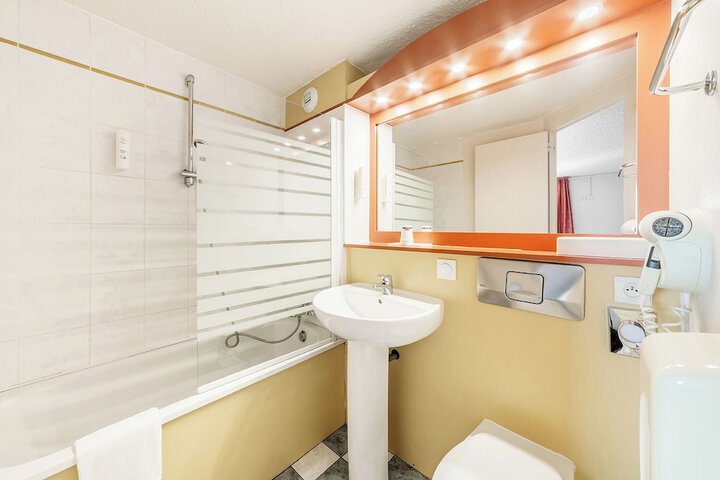 Room 15 of 24