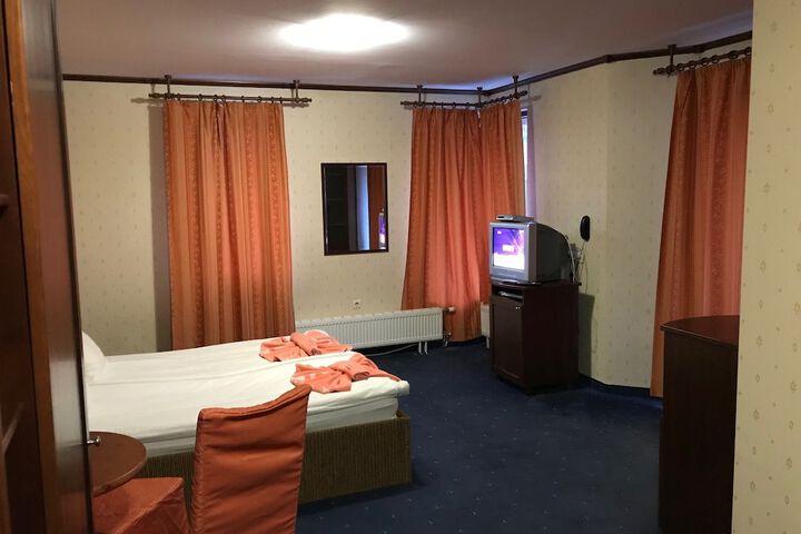 Room 5 of 22