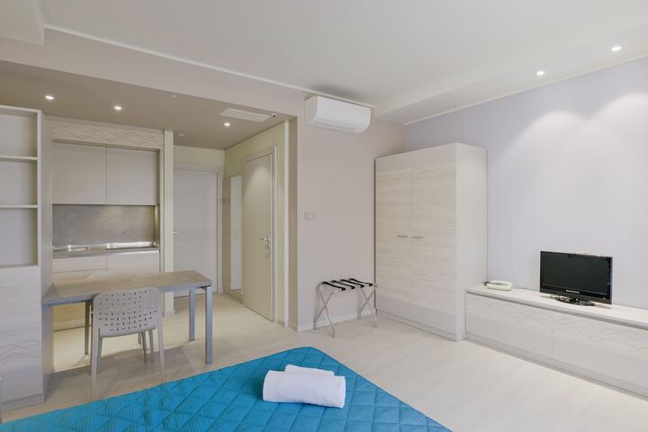 Room 15 of 114