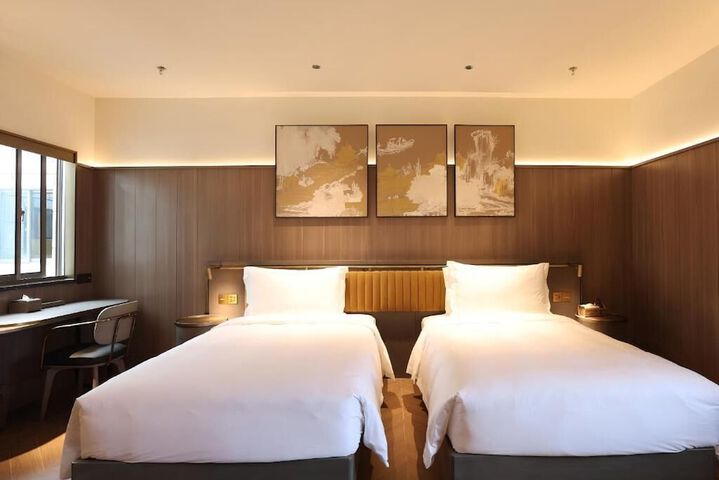 Room 28 of 141