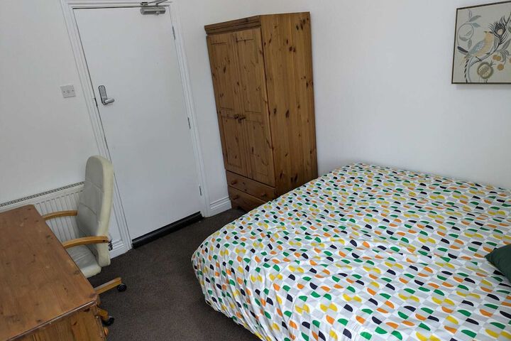 Room 4 of 13