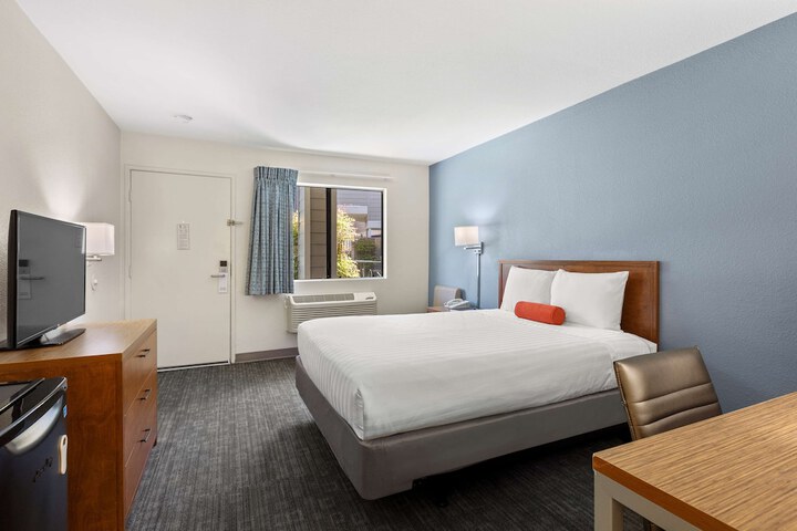 Room 16 of 26