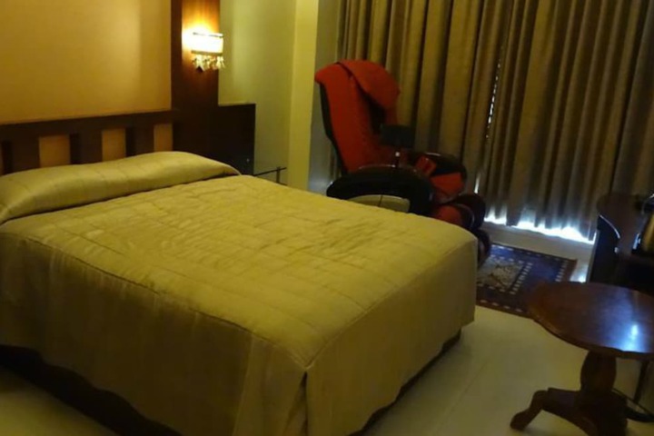 Room 4 of 32