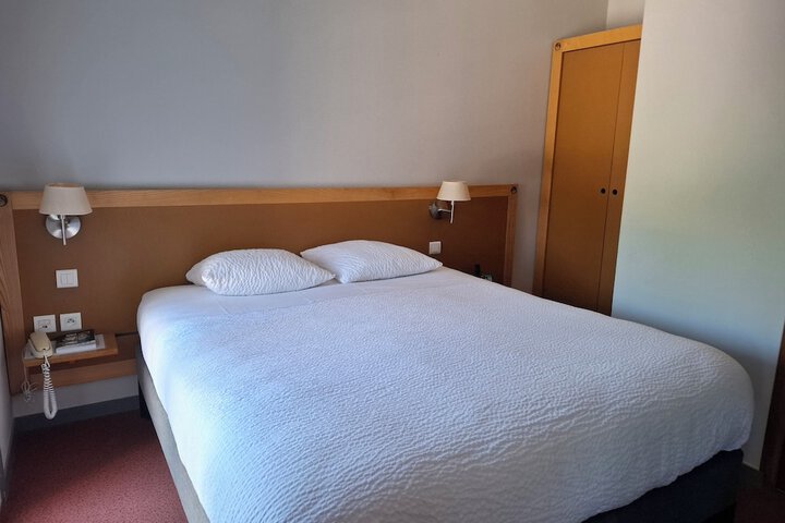 Room 10 of 20