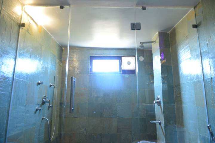 Room 30 of 39