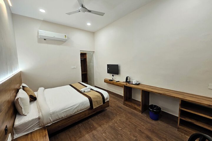Room 7 of 17