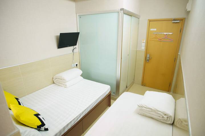 Room 46 of 195