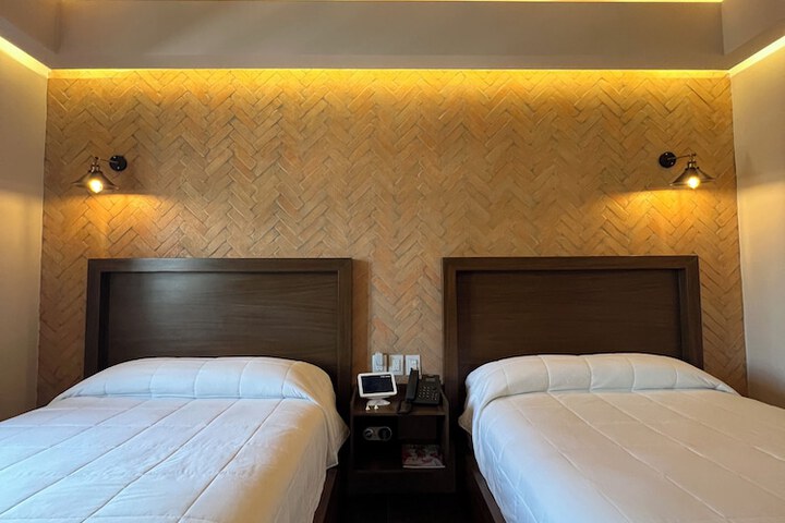 Room 42 of 81