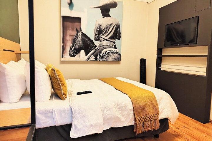 Room 2 of 66