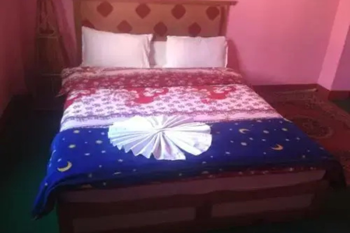 Room 5 of 15