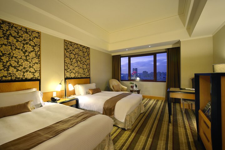 Room 32 of 44