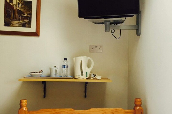 Room 3 of 16