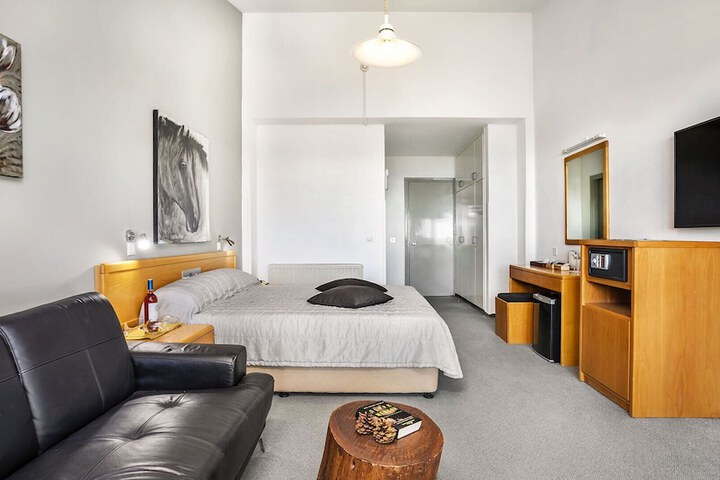 Room 32 of 64