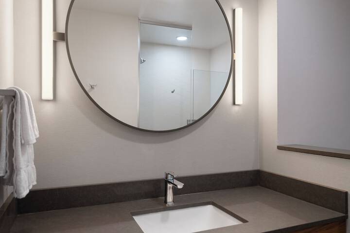 Room 32 of 53