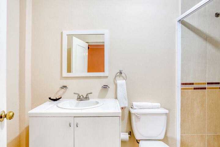 Room 6 of 25