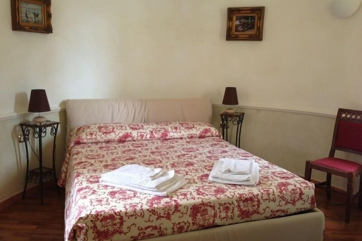 Room 9 of 26