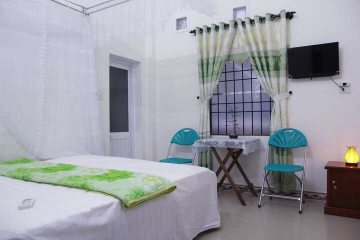 Room 4 of 38
