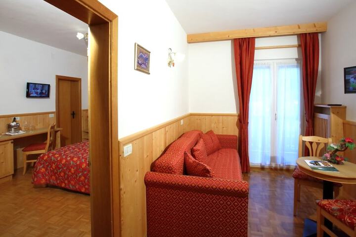 Room 17 of 33