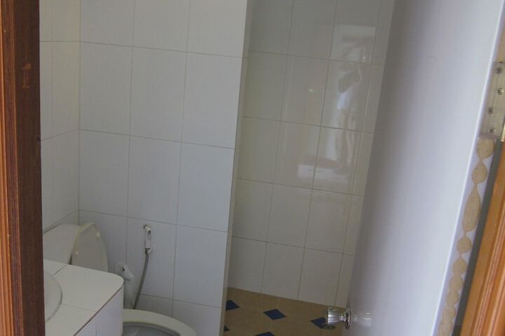 Room 18 of 33