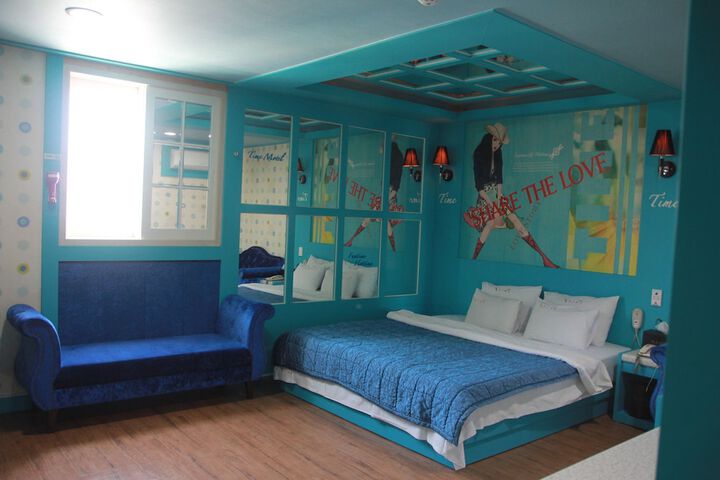 Room 65 of 84