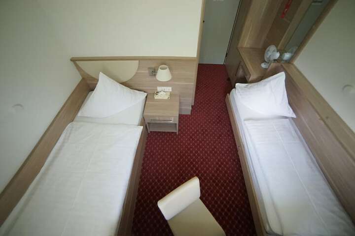 Room 11 of 31