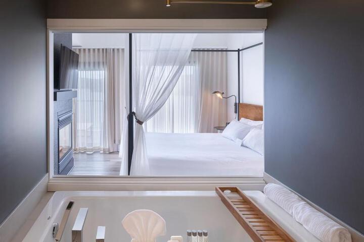 Room 2 of 23