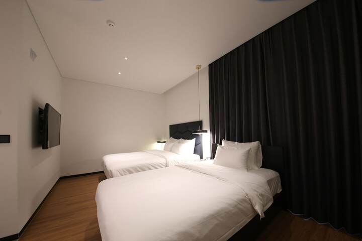 Room 4 of 19
