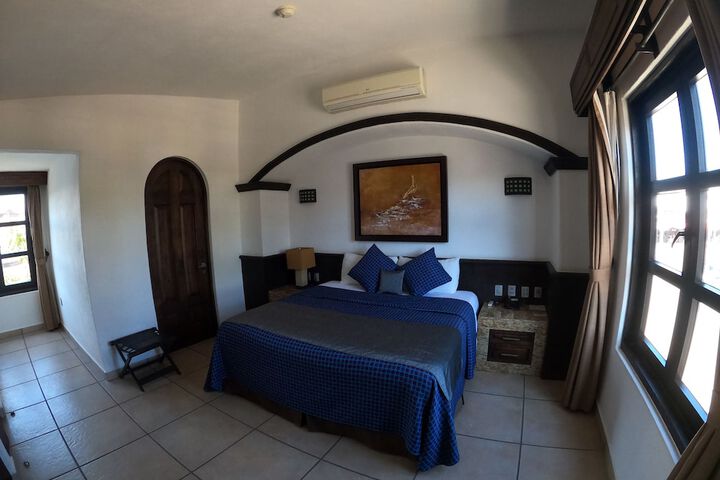 Room 3 of 40