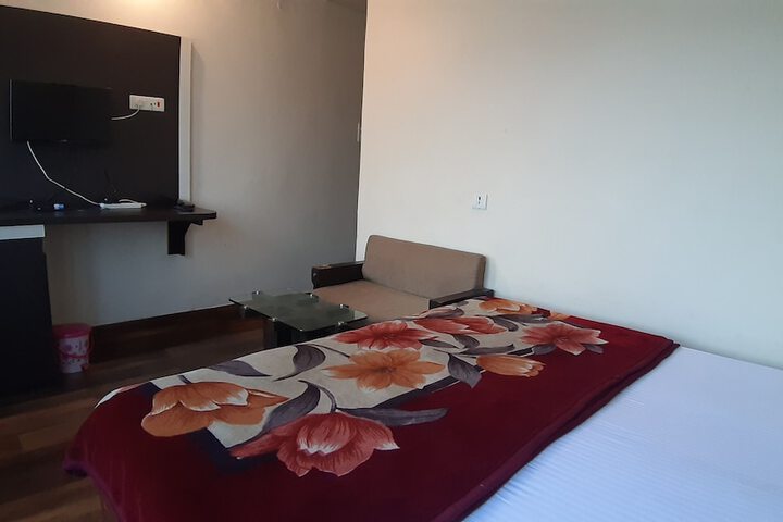 Room 27 of 83