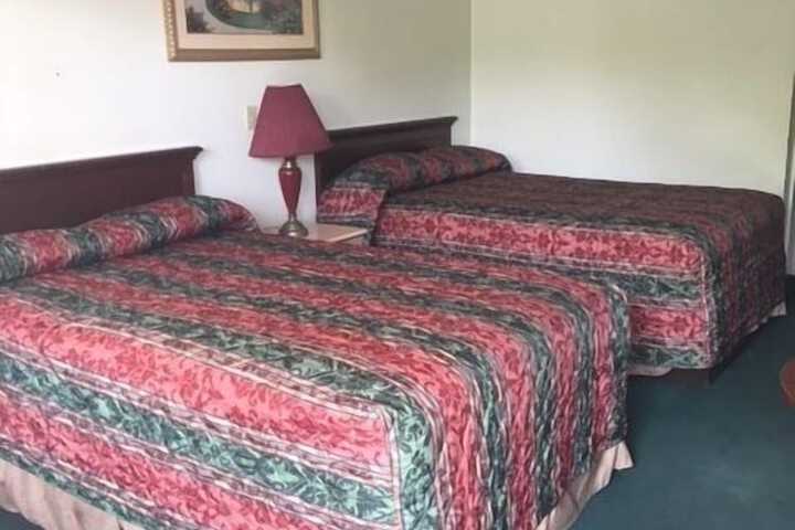 Room 5 of 8